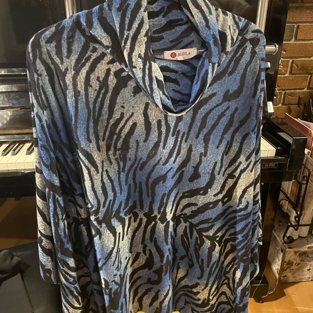 Aldila Blue and Black Patterned Cape